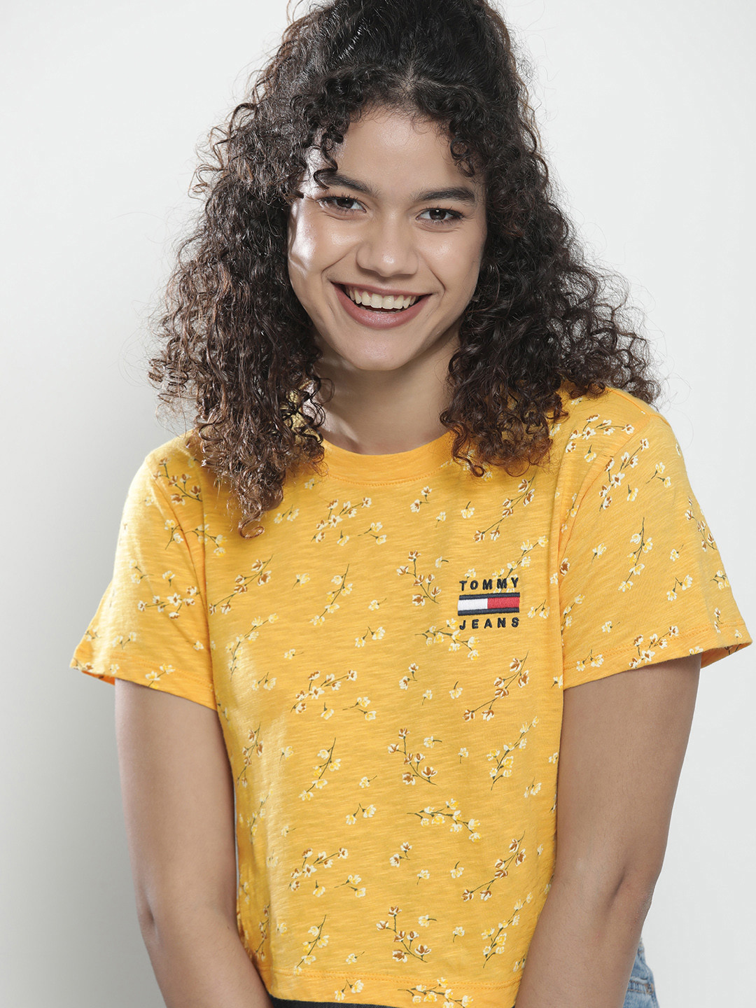 

Tommy Hilfiger Women Yellow Floral Printed Pure Cotton Cropped T-shirt