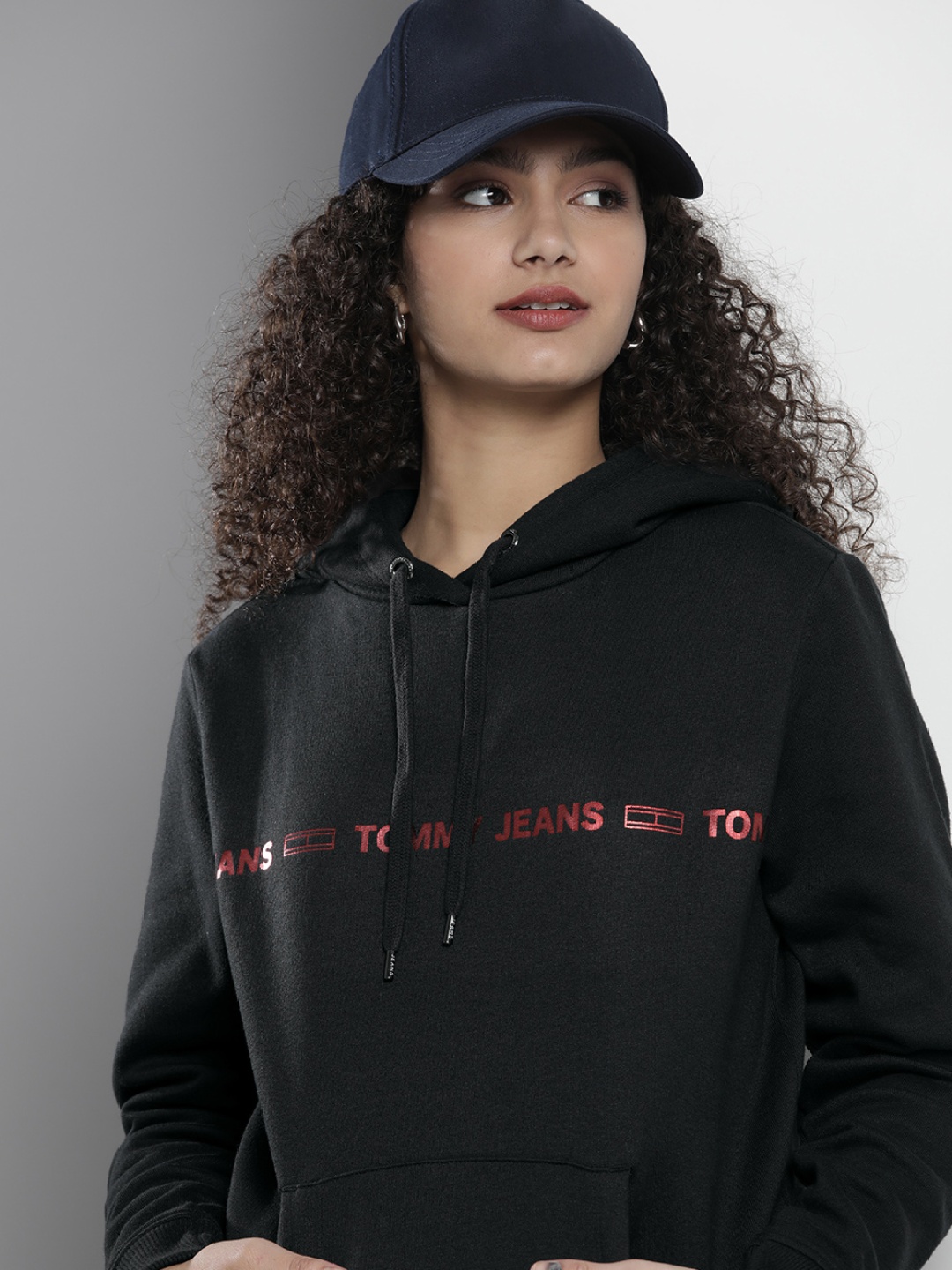 

Tommy Hilfiger Women Black Brand Logo Printed Hooded Sweatshirt