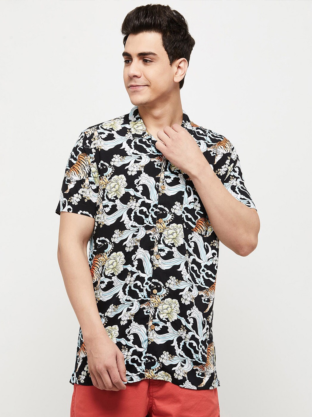 

max Men Black Animal Printed Casual Shirt