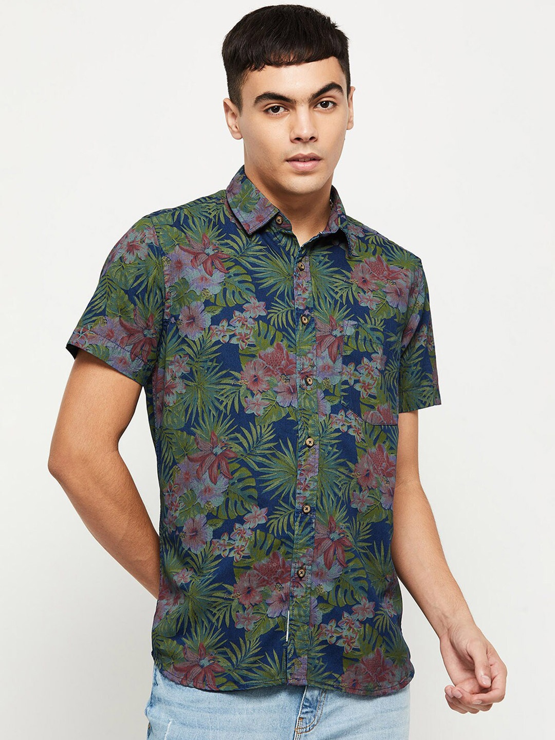 

max Men Blue & Green Tropical Printed Pure Cotton Casual Shirt