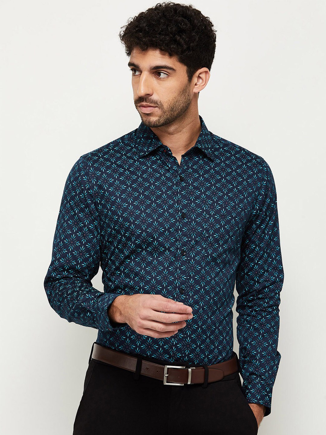 

max Men Blue Floral Printed Formal Shirt