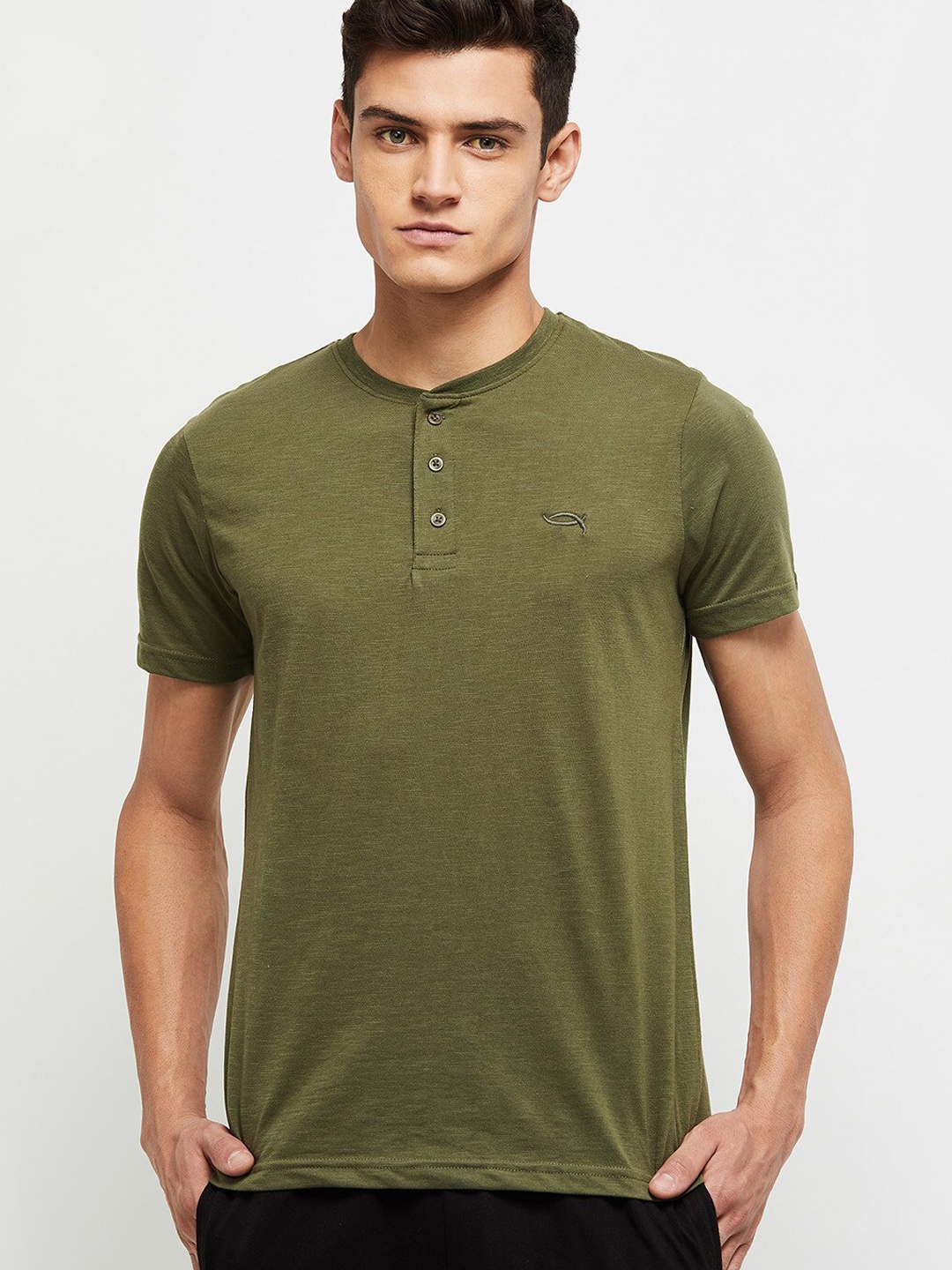 

max Men Green Solid Round-Neck Short Sleeves Lounge T-shirts