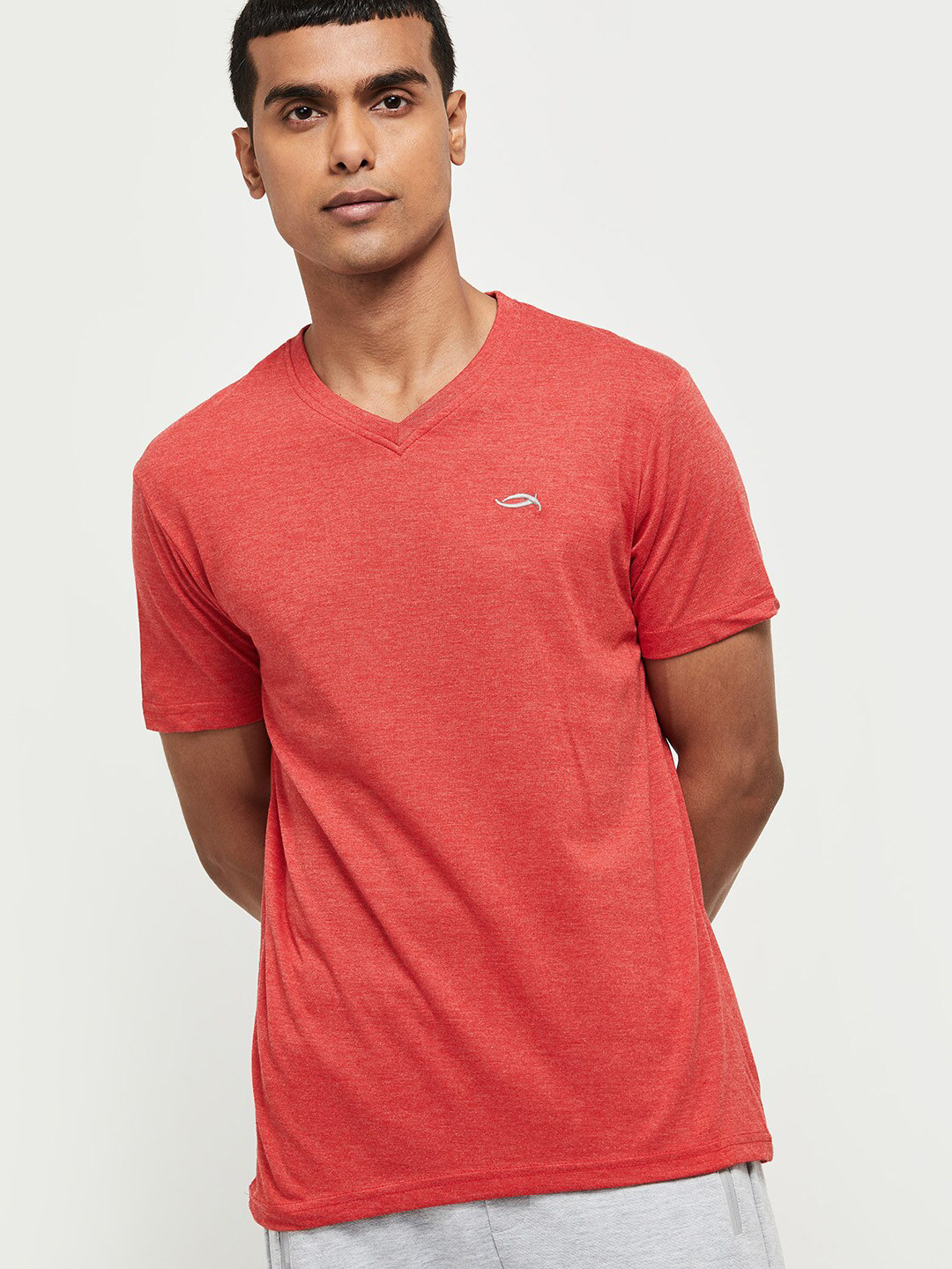 

max Men Red Solid V-Neck Short Sleeves Pure-Cotton Lounge T-shirts