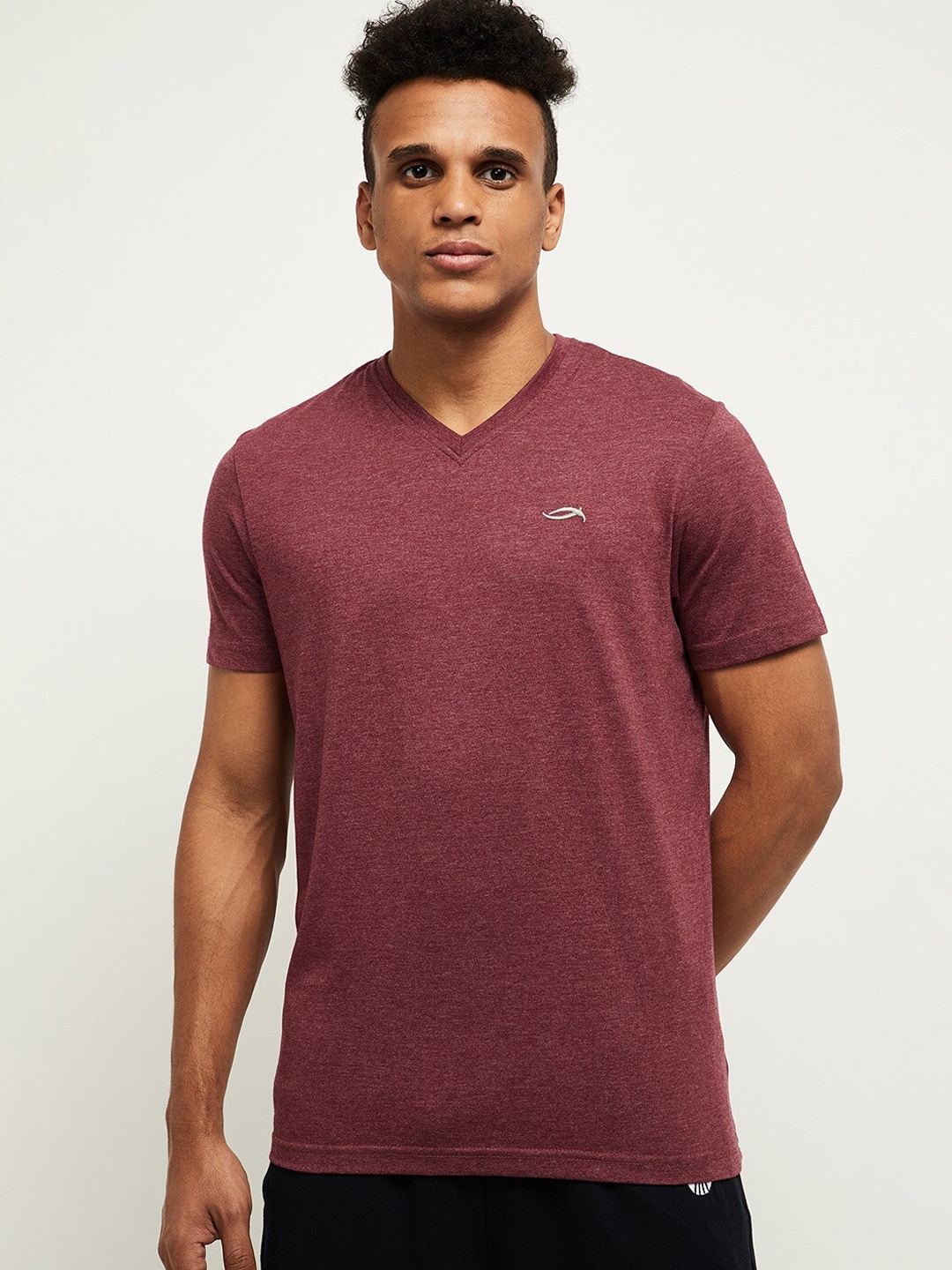 

max Men Red Solid V-Neck Short Sleeves Lounge Tshirts