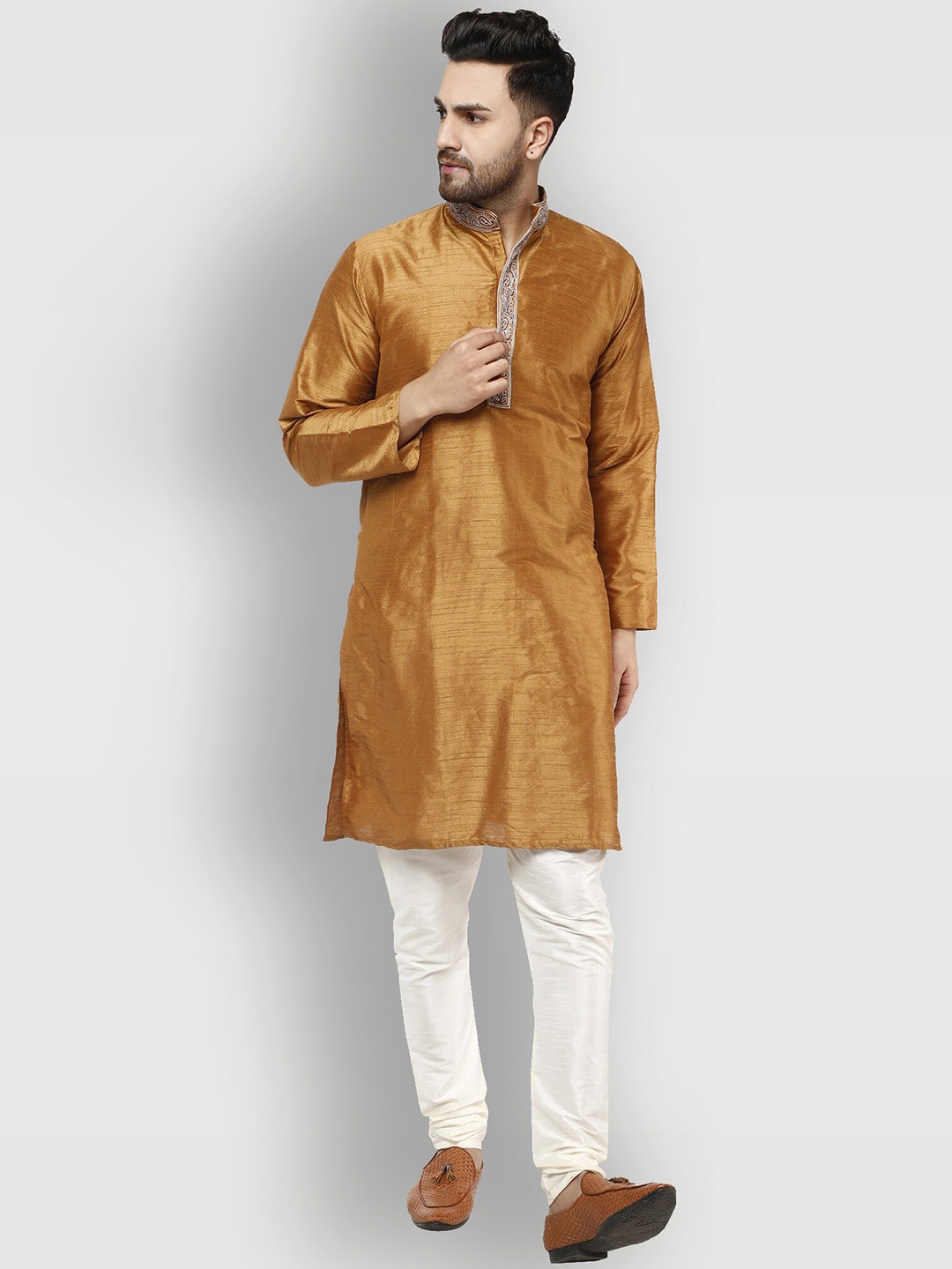 

Enciger Men Brown & White Solid Kurta With Pajamas