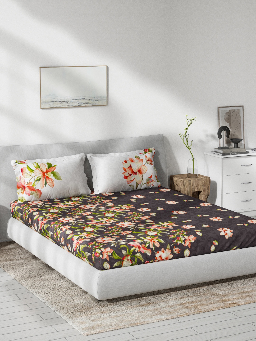 

DDecor Grey & White Floral 130 TC King Bedsheet with 2 Pillow Covers