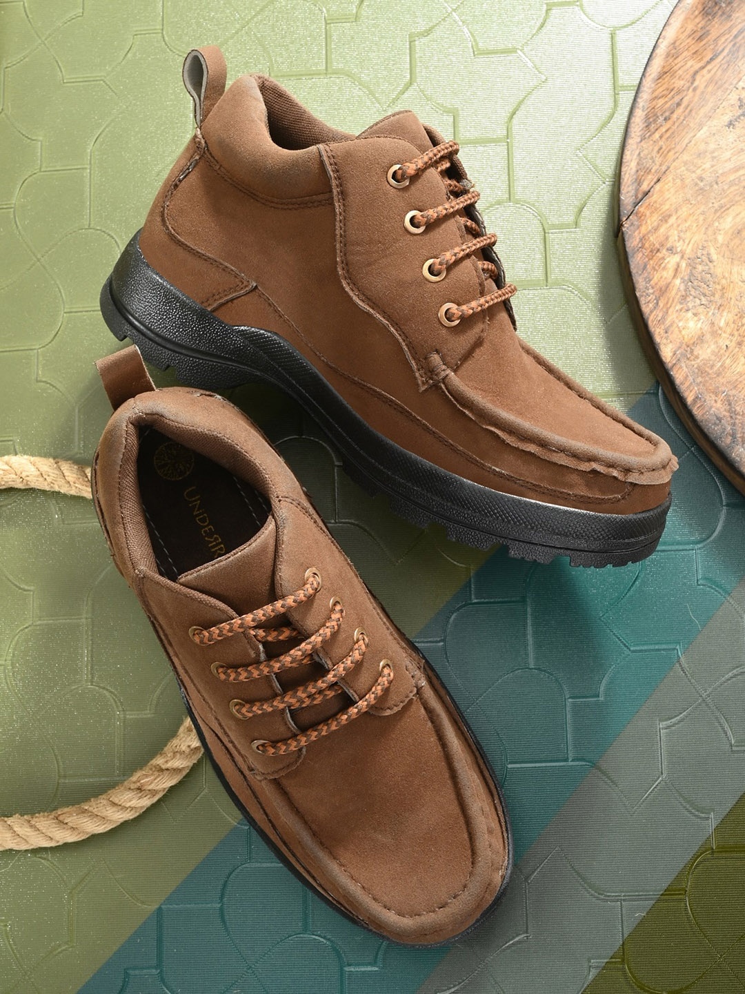 

UNDERROUTE Men Brown Leather Sneakers