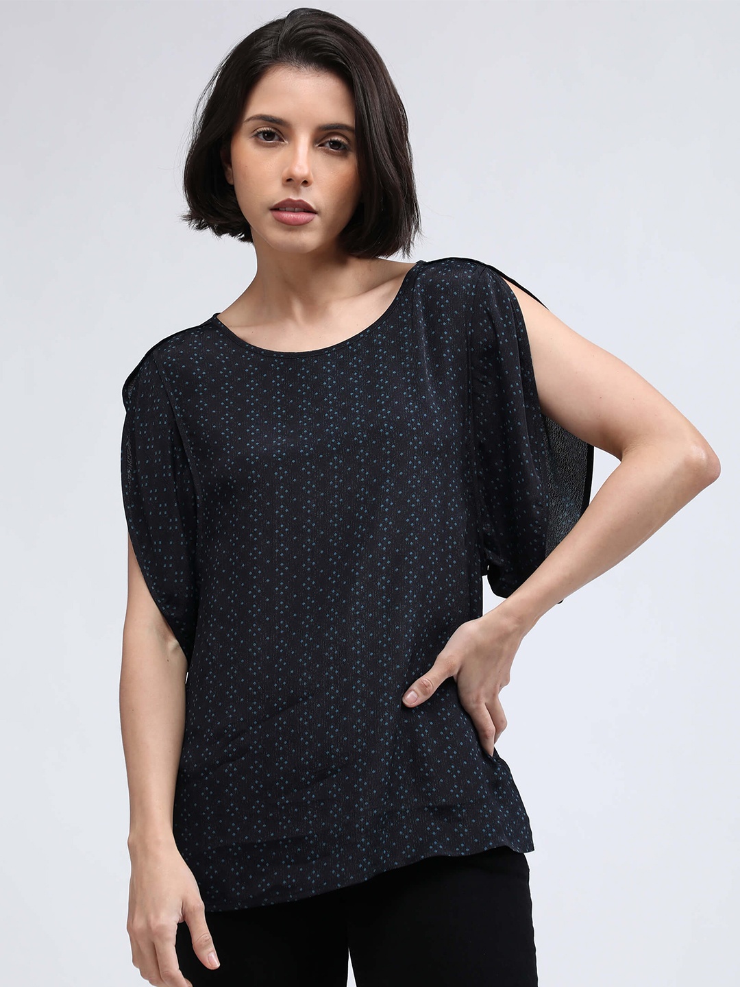 

IDK Women Black Geometric Printed Slit Sleeves Top