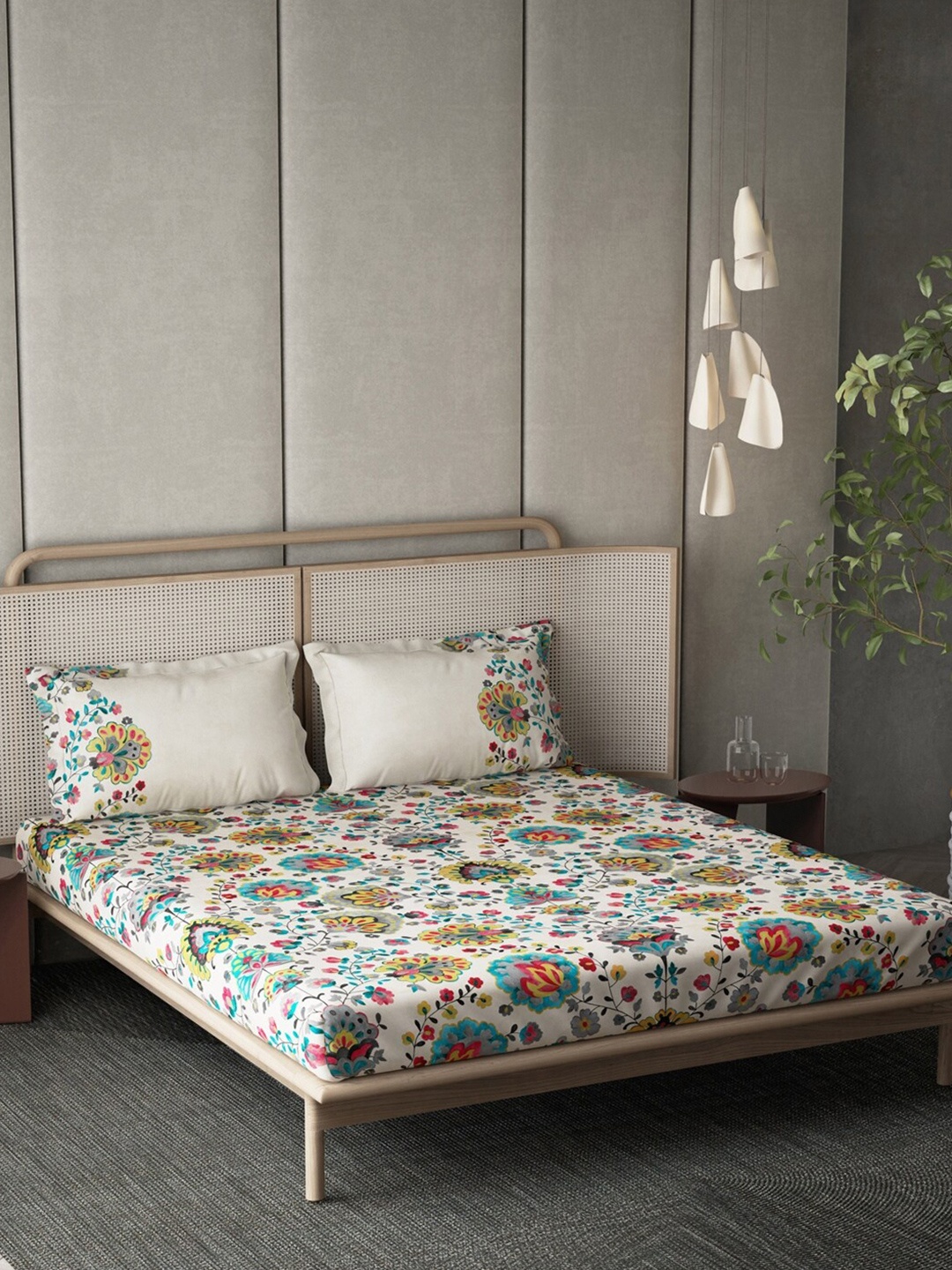 

DDecor White & Blue Floral 130 TC King Bedsheet with 2 Pillow Covers