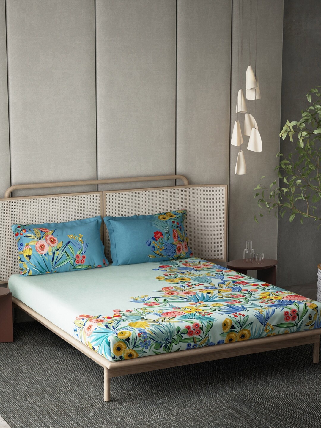 

DDecor Green & Blue Floral 130 TC King Bedsheet with 2 Pillow Covers