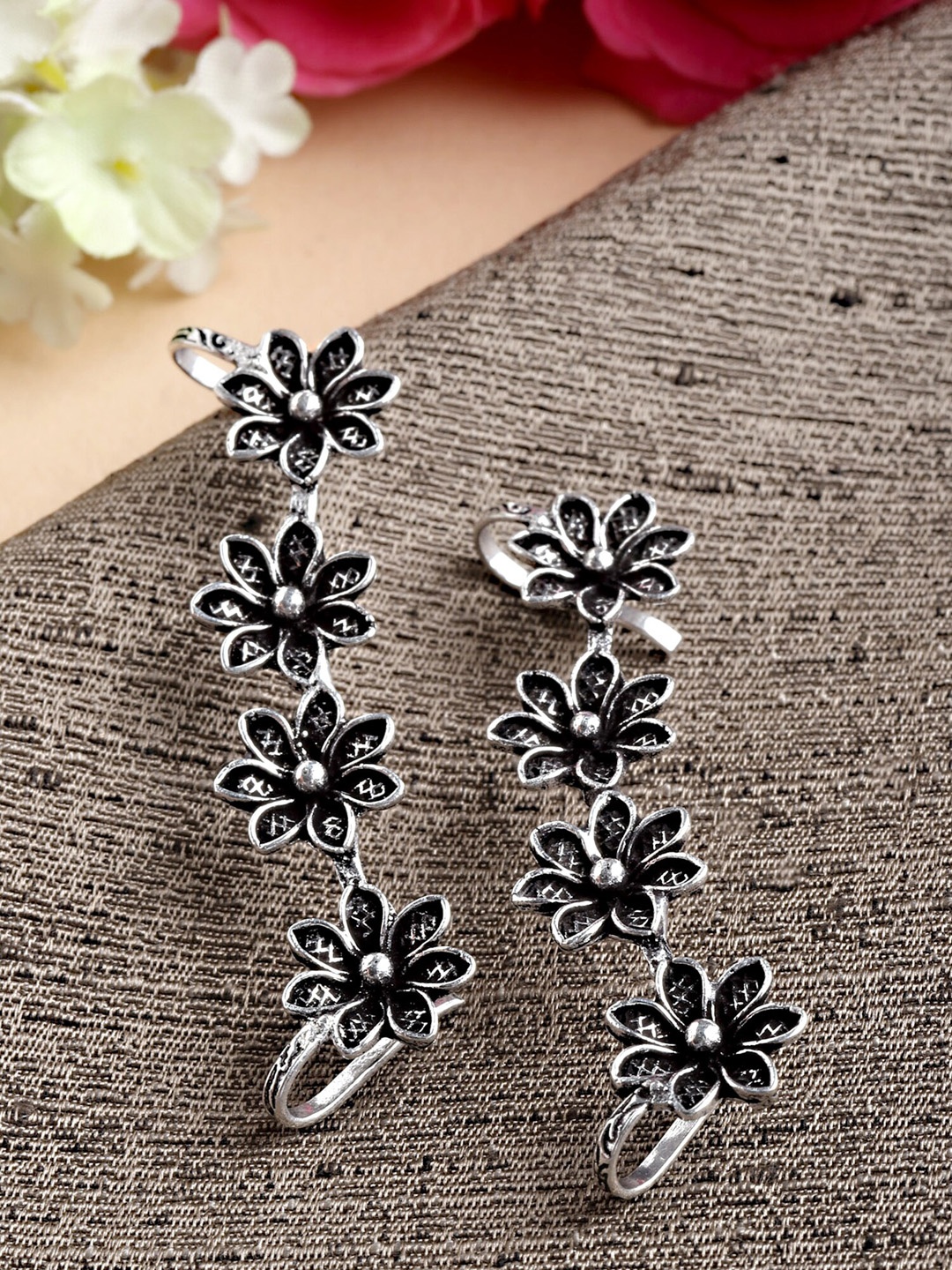 

KARATCART Silver-Plated Contemporary Ear Cuff Earrings