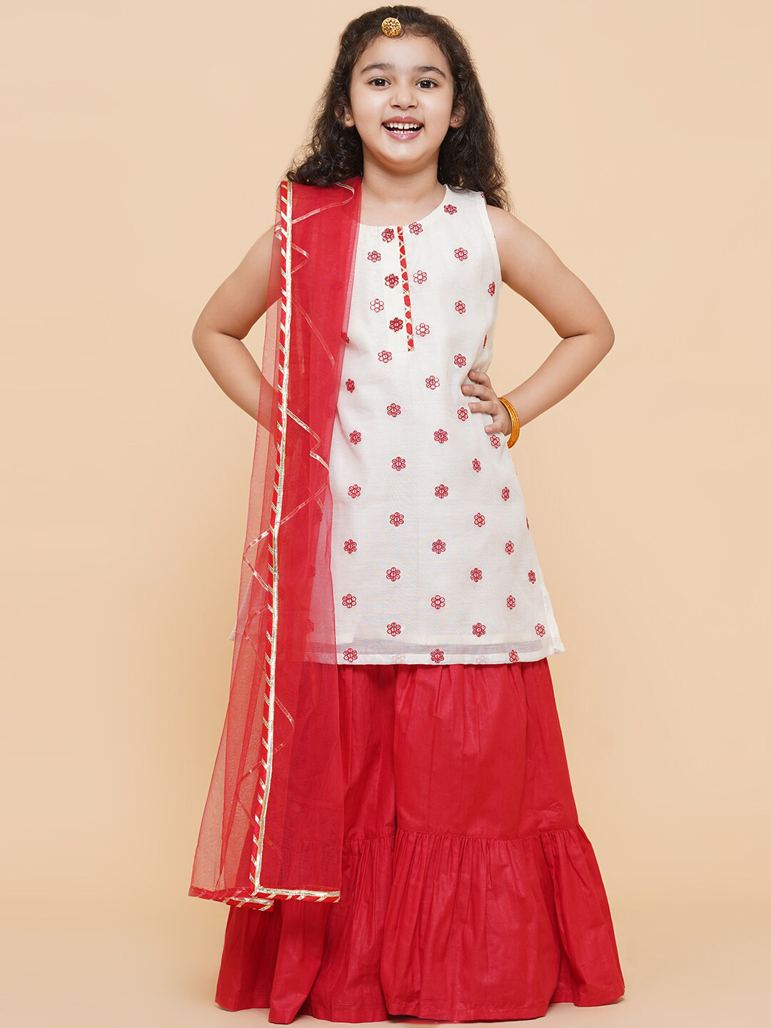 

Bitiya by Bhama Girls Off White & Red Floral Embroidered Chanderi Silk Kurta Set