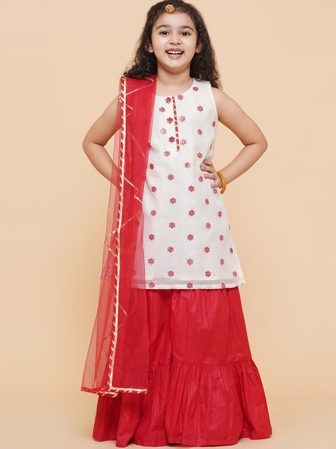 

Bitiya by Bhama Girls Off White & Red Floral Embroidered Chanderi Cotton Kurta Set