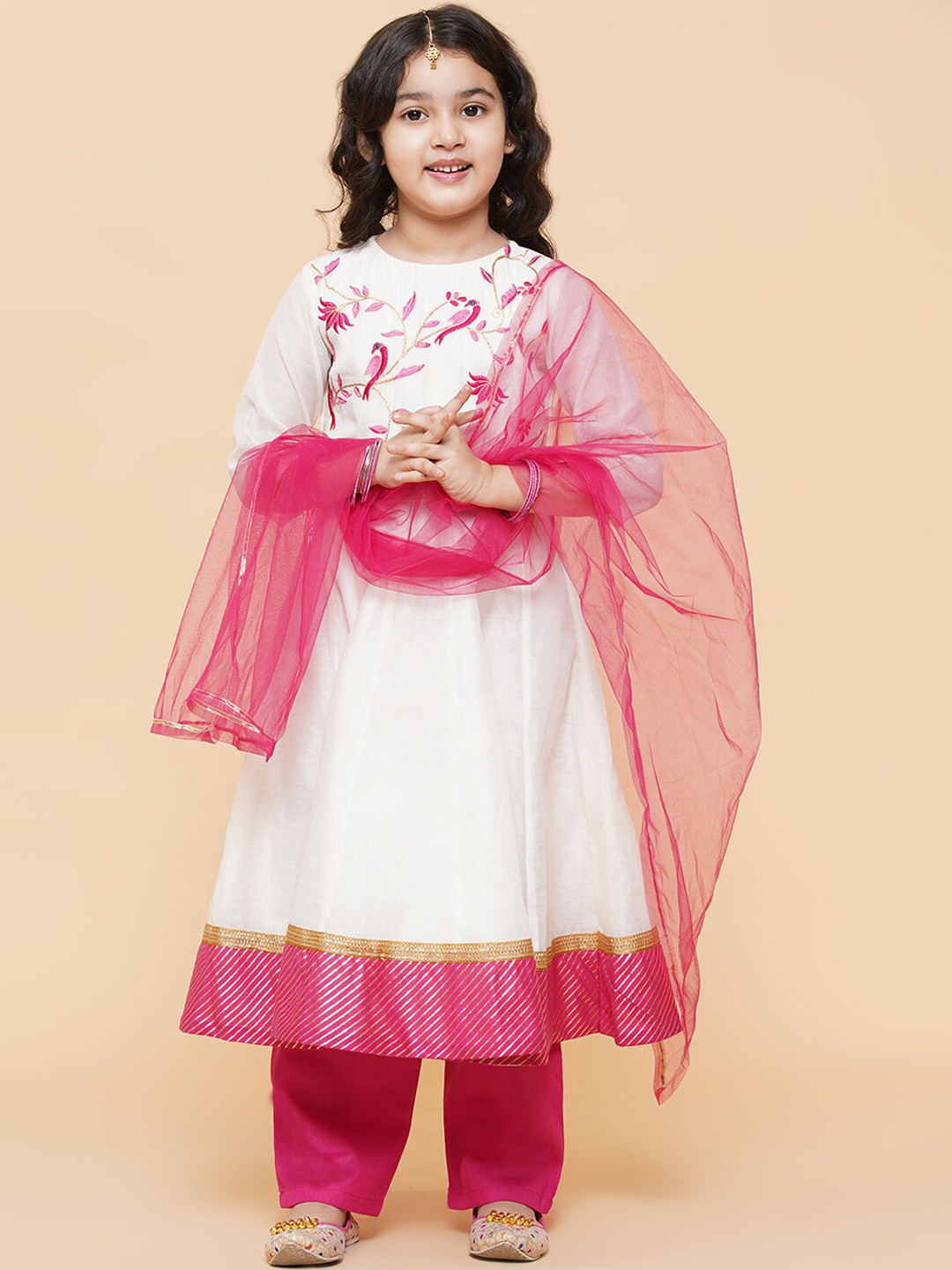 

Bitiya by Bhama Girls White Floral Embroidered Anarkali Chanderi Silk Kurta Set