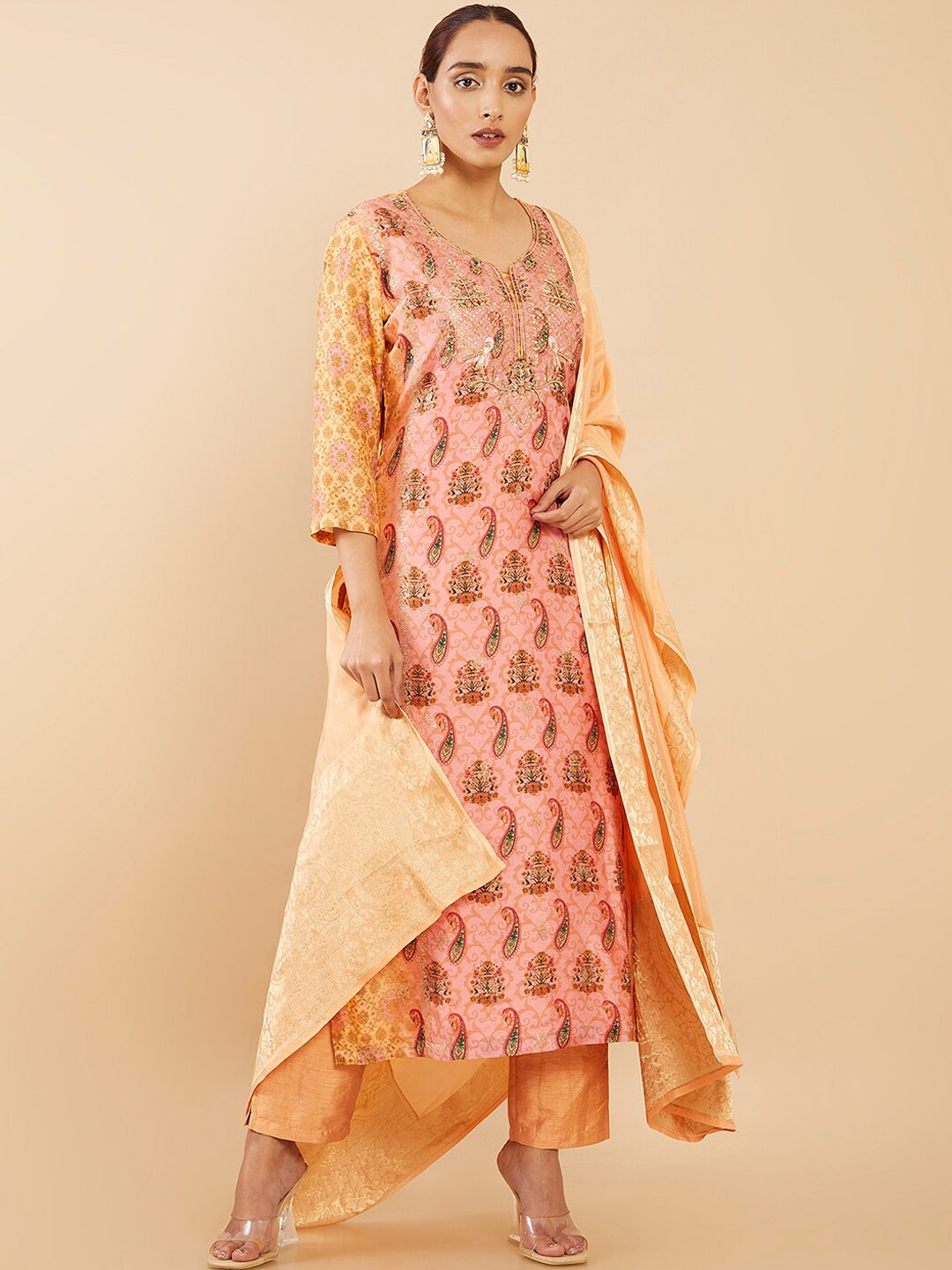 

Soch Women Peach-Coloured & Pink Paisley Printed Sequinned Pure Silk Kurta Set