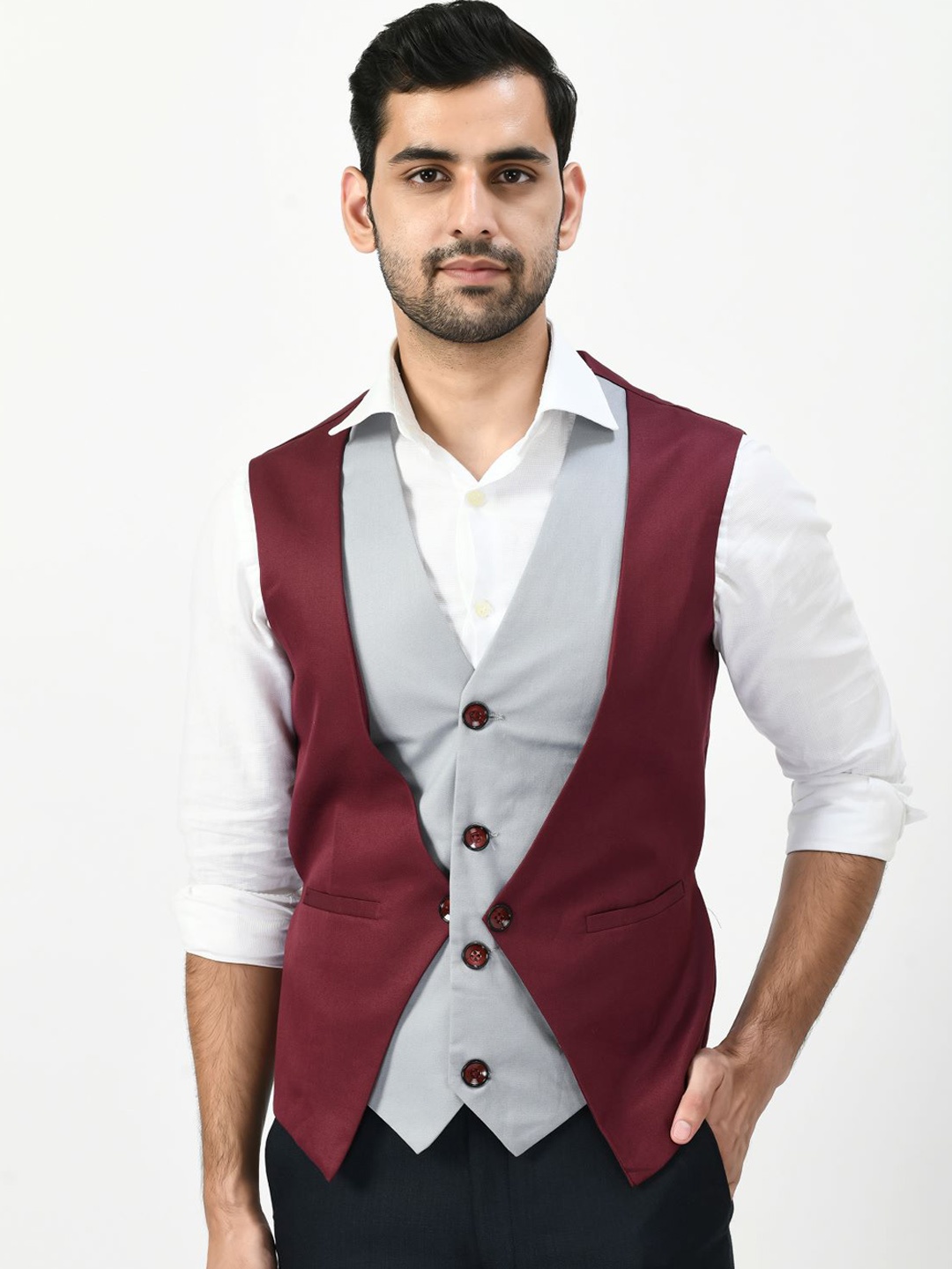 

TrulyFeb Men Maroon Solid Waistcoat