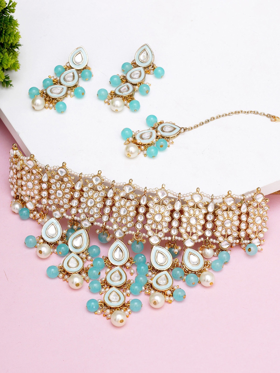 

KARATCART Gold-Plated Blue & White Kundan Studded & Beaded Jewellery Set