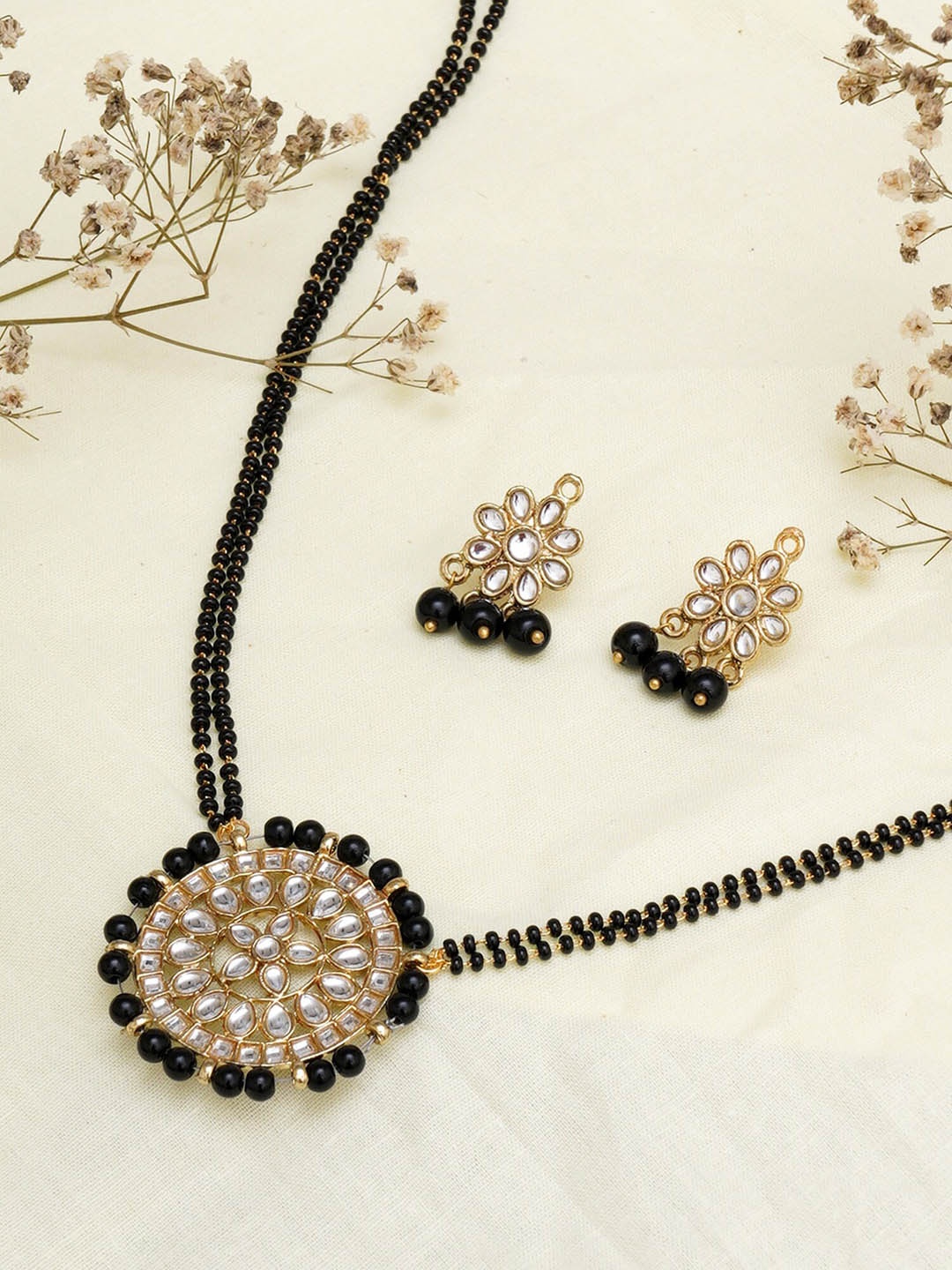 

KARATCART White & Black Gold-Plated Kundan-Studded & Beaded Mangalsutra With Earrings