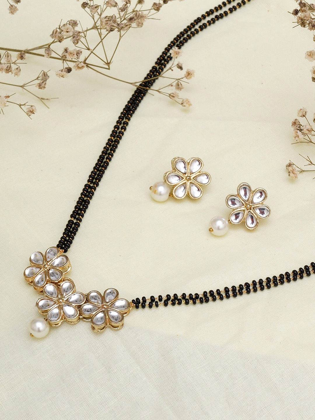 

KARATCART White & Black Gold-Plated Kundan-Studded & Beaded Mangalsutra With Earrings