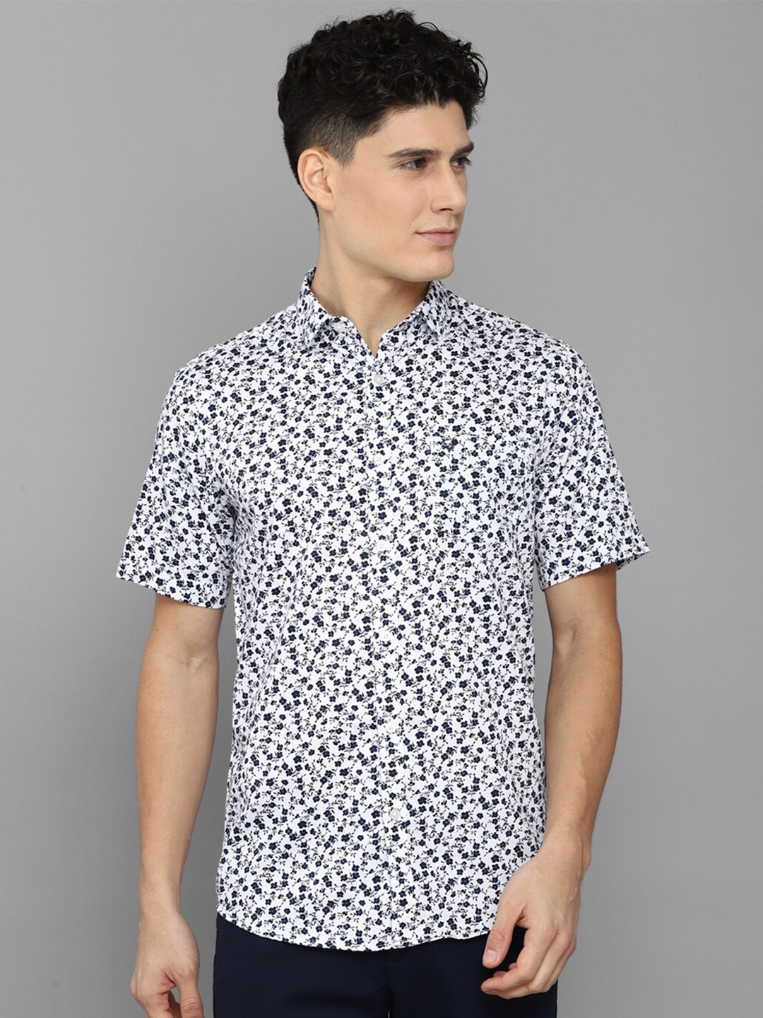 

Allen Solly Men White Floral Printed Slim Fit Cotton Casual Shirt
