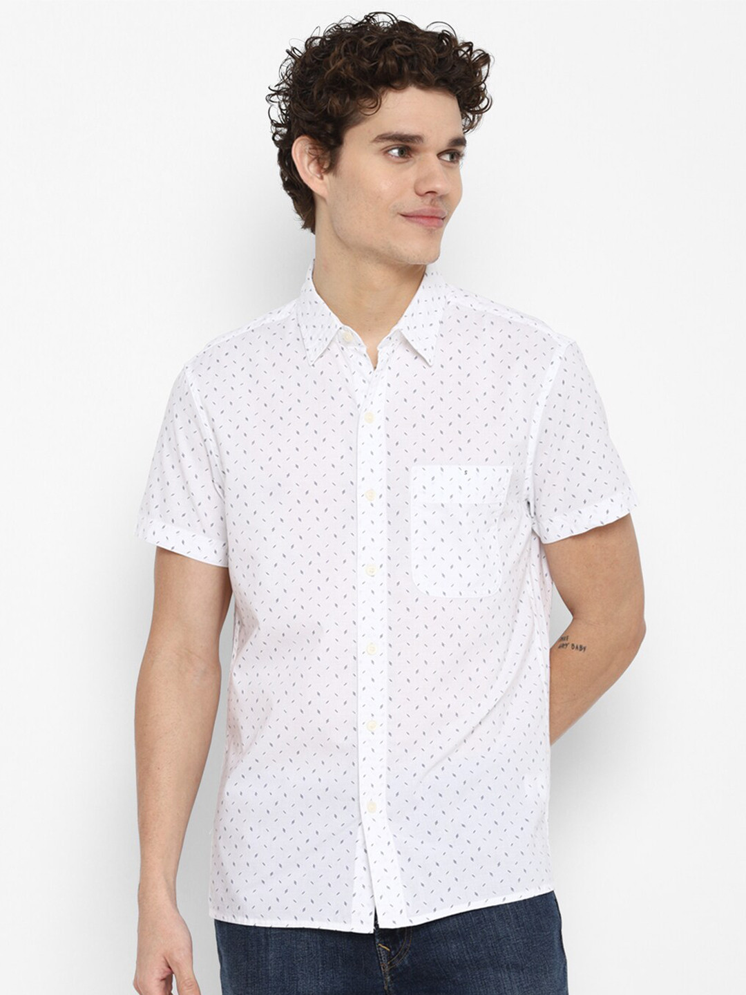 

AMERICAN EAGLE OUTFITTERS Men White Printed Casual Shirt