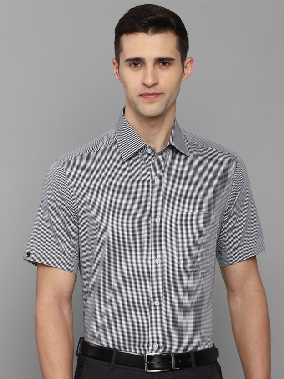 

Louis Philippe Men Grey Pure Cotton Checked Spread Collar Short Sleeves Formal Shirt