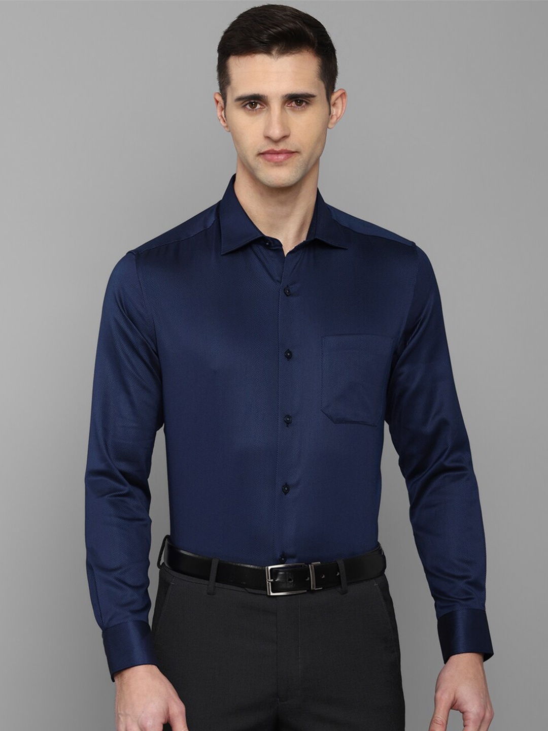 

Louis Philippe Men Navy Blue Pure Cotton Spread Collar Long Sleeves Formal Shirt