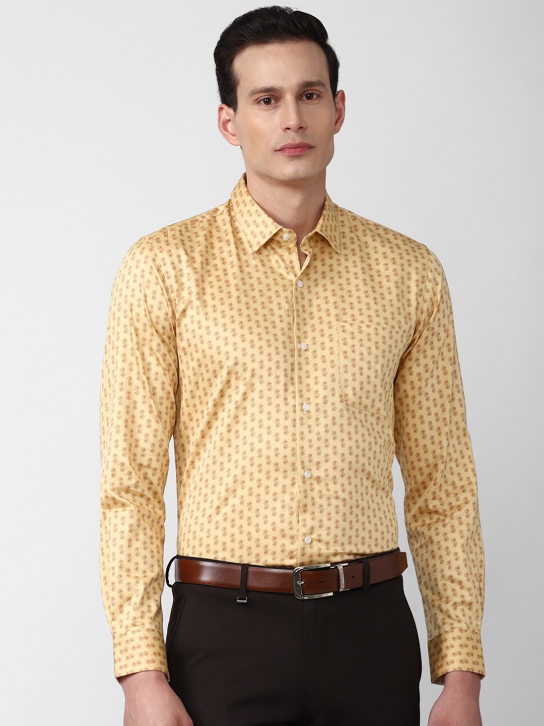 

Peter England Men Beige Slim Fit Floral Printed Cotton Formal Shirt