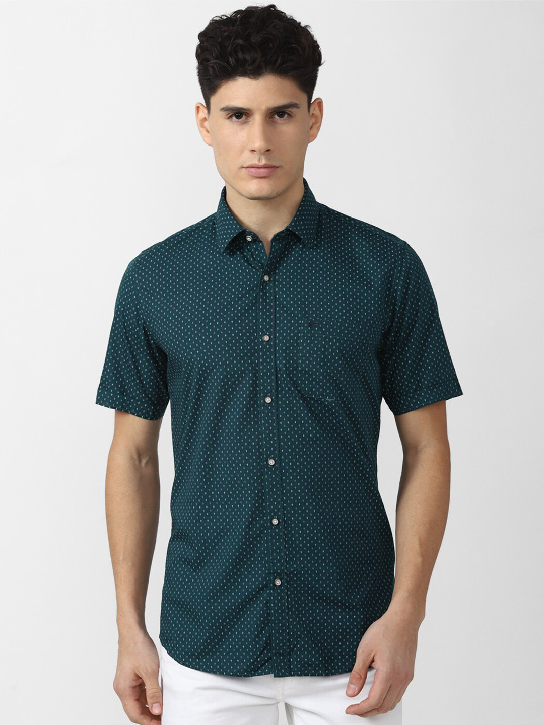 

Peter England Casuals Men Green Pure Cotton Slim Fit Printed Casual Shirt
