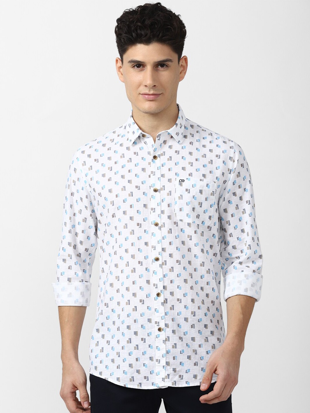 

Peter England Casuals Men White Slim Fit Geometric Printed Casual Shirt