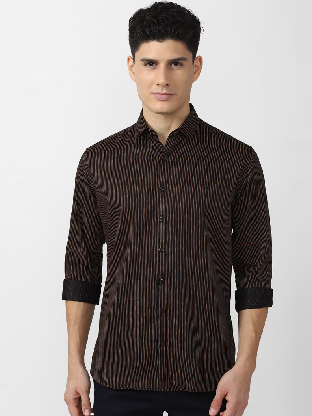 

V Dot Men Brown Slim Fit Floral Printed Casual Shirt