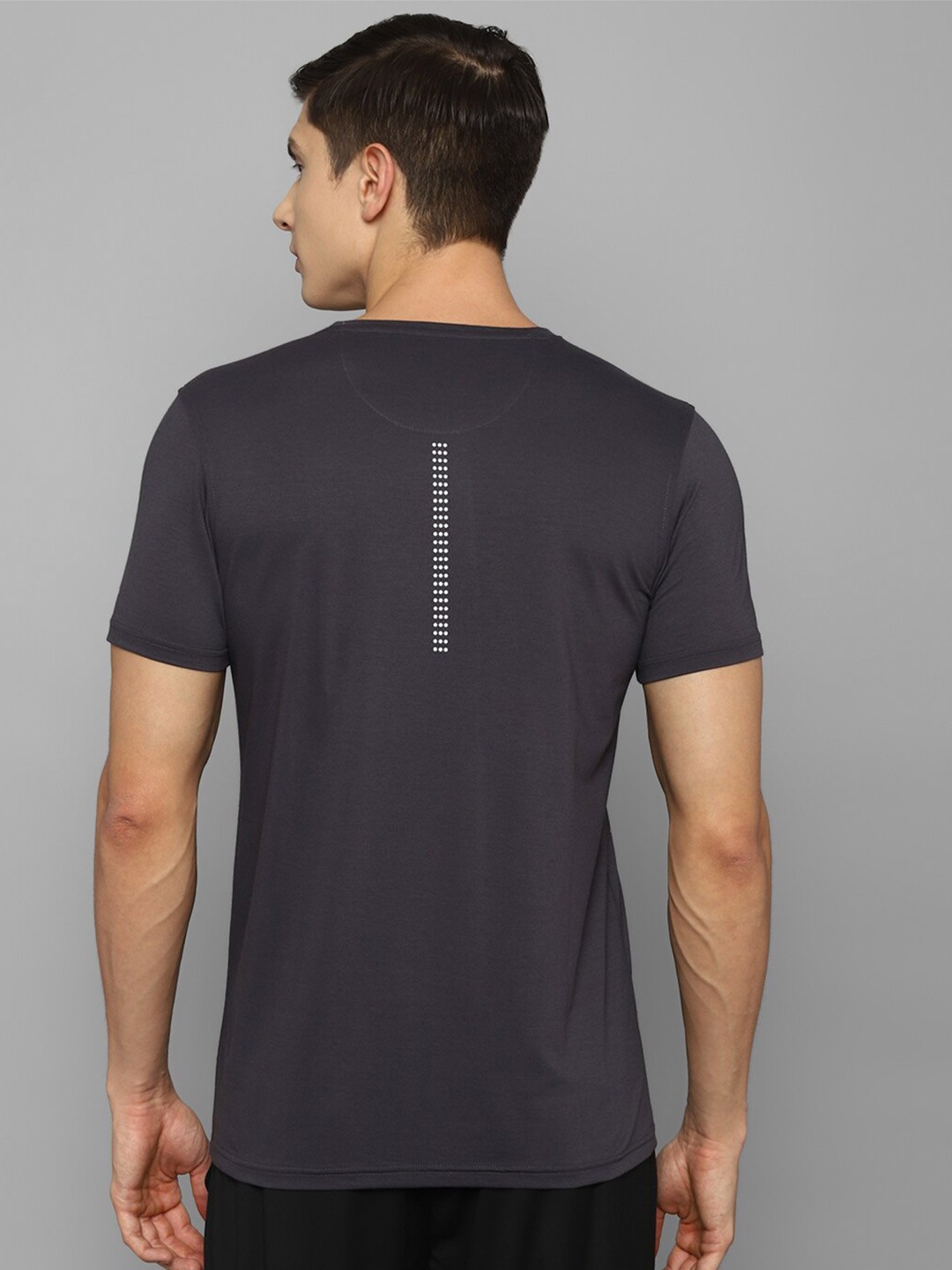 

Louis Philippe Sport Men Grey Typography Printed Slim Fit T-shirt