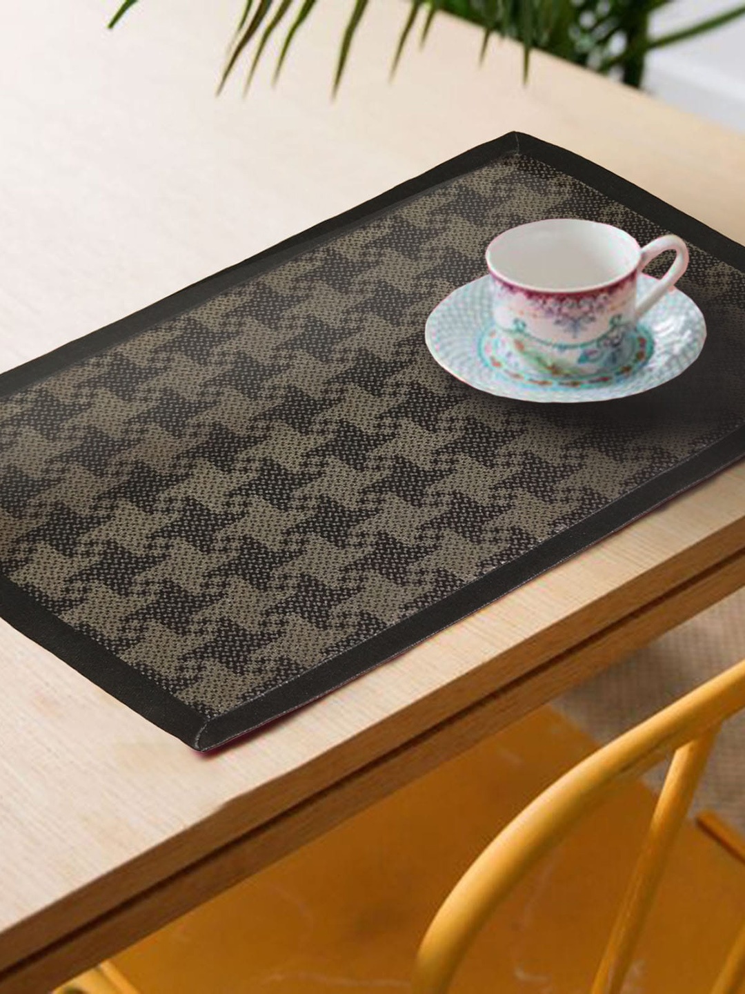 

Lushomes Set Of 6 Black Printed Table Placemats