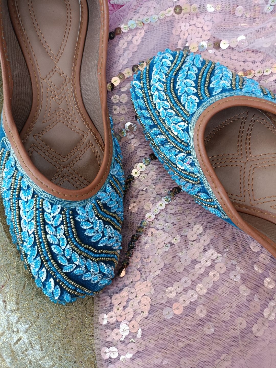 

DESI COLOUR Women Teal Embellished Ethnic Mojaris Flats