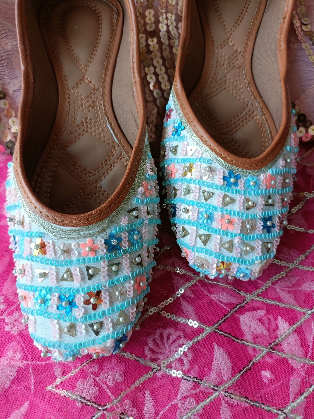 

DESI COLOUR Women Off White Ethnic Mojaris Flats