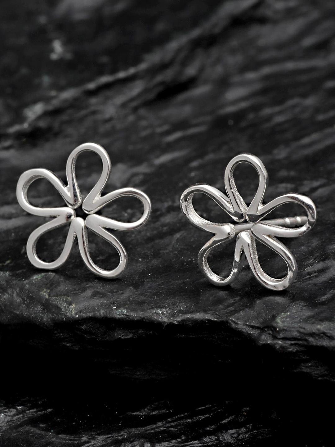 

KUNUZ Silver-Toned Classic Floral Studs Earrings
