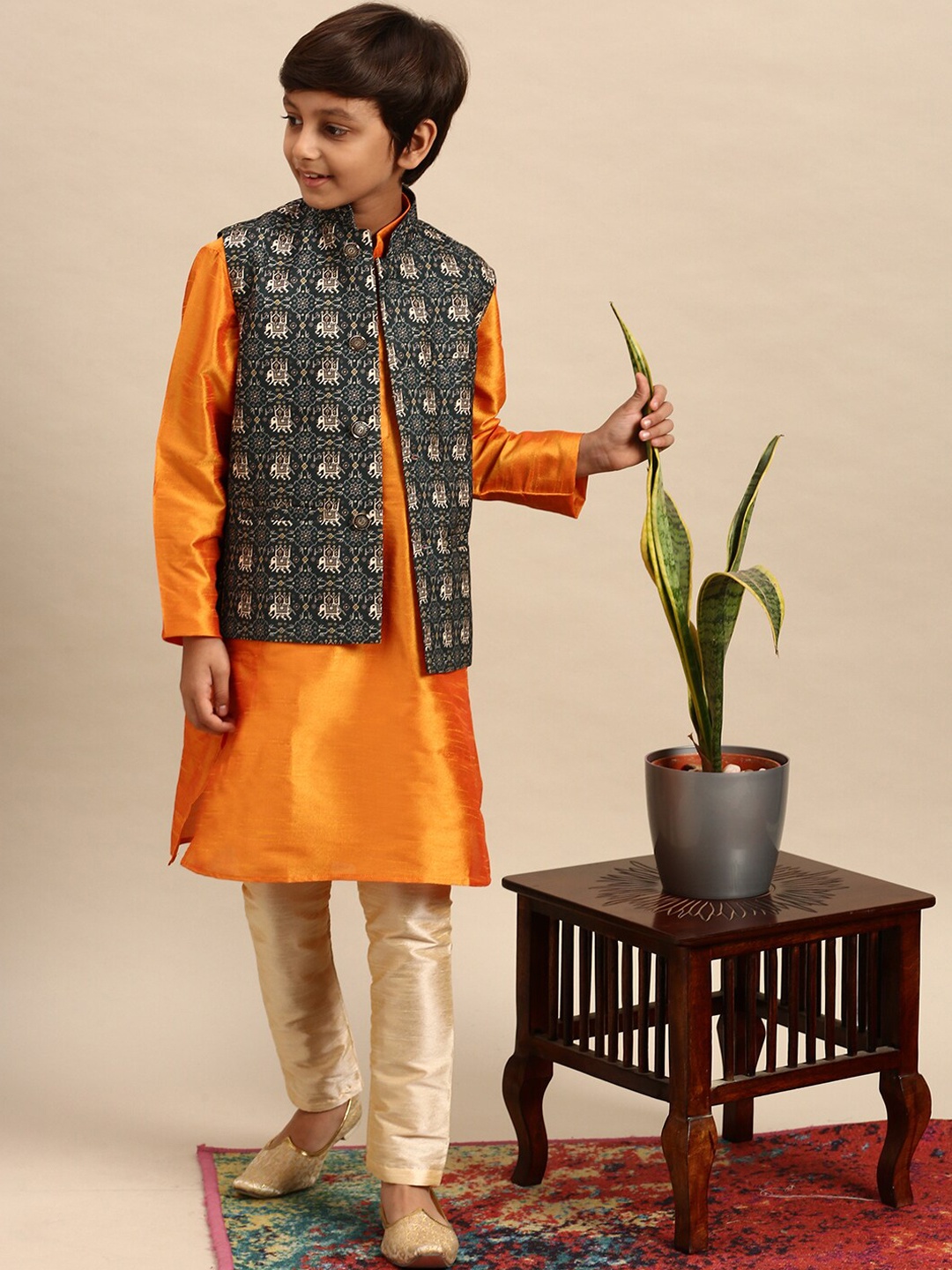 

Sanwara Boys Green & White Ethnic Motifs Printed Woven Nehru Jackets