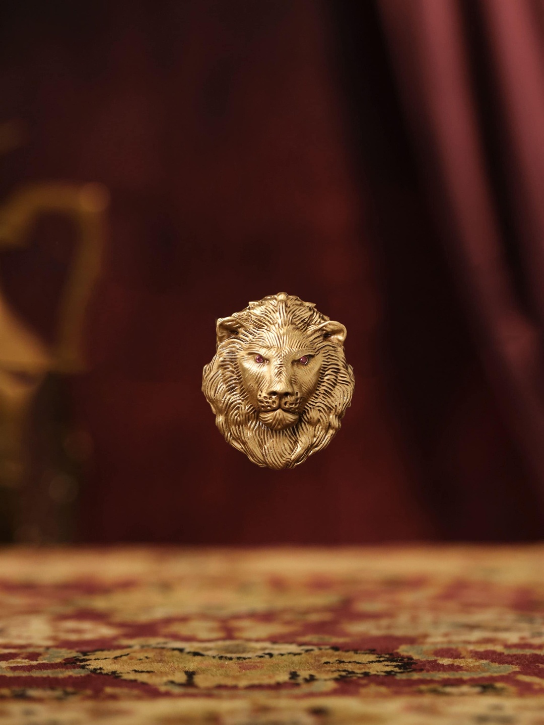 

COSA NOSTRAA Men Gold-Toned Lion-King Brooch