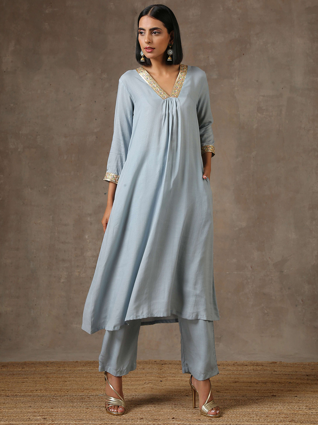 

trueBrowns Women Blue Kurta with Trousers