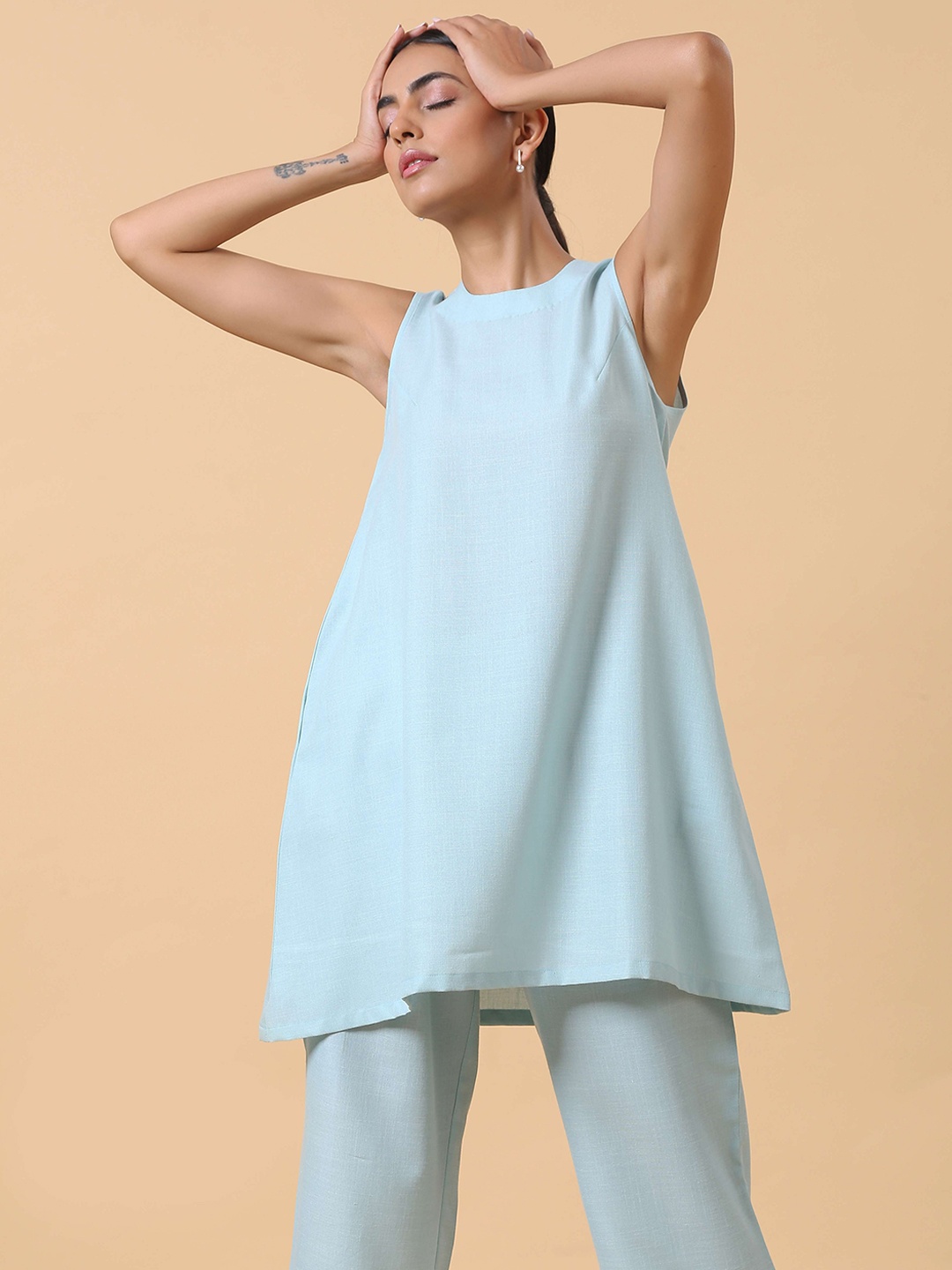 

trueBrowns Women Blue Linen Kurti with Trouser
