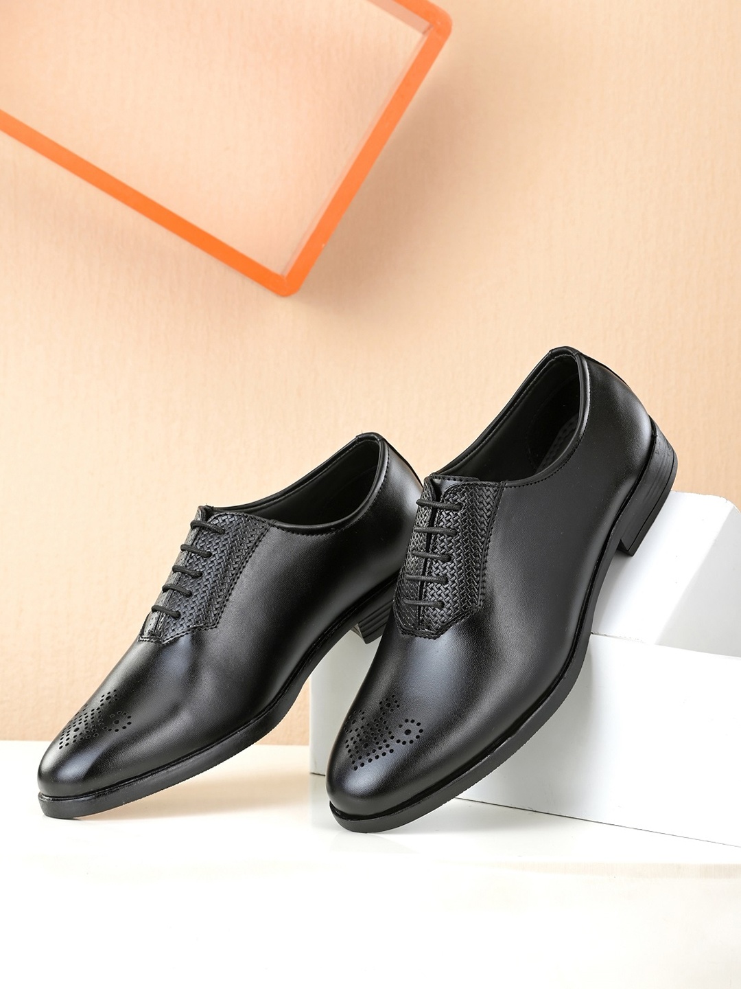 

INVICTUS Men Black Solid Formal Oxfords Shoes