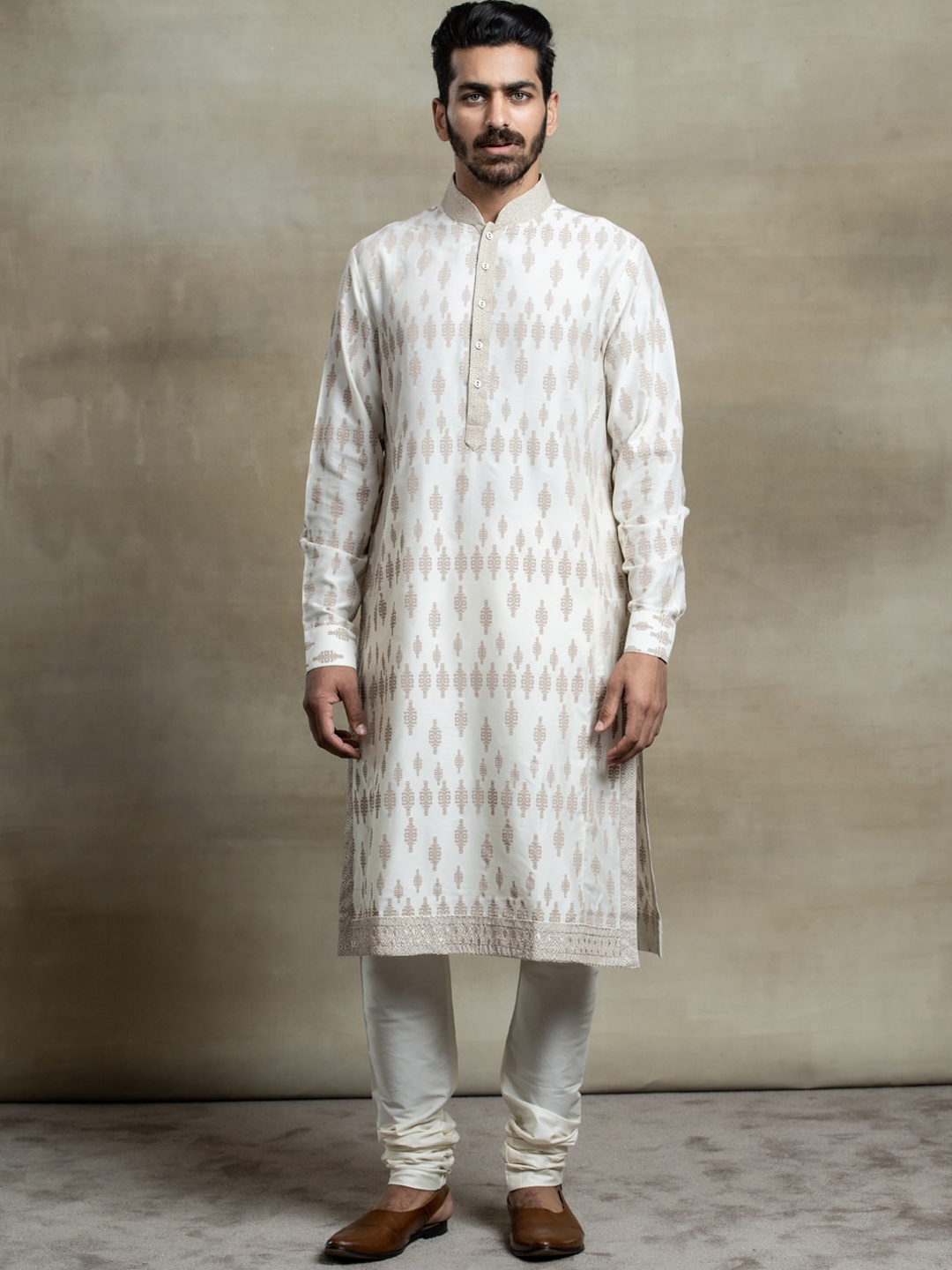 

Tasva Men Off White Ethnic Motifs Printed Zari Kurta with Churidar