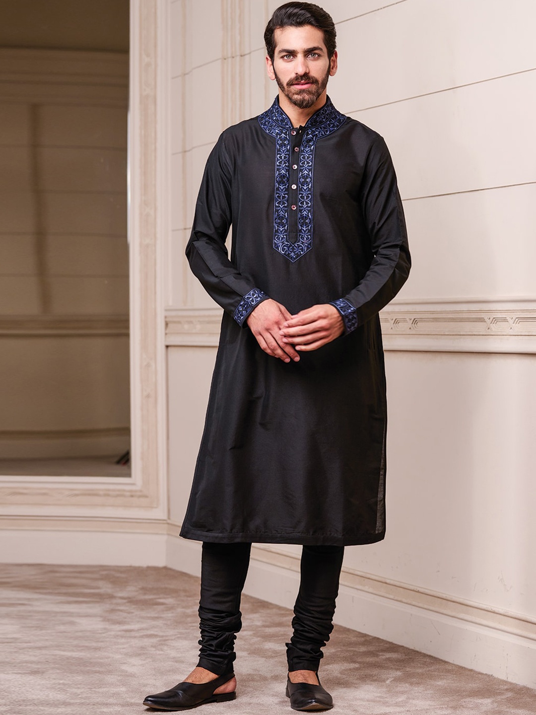 

Tasva Men Embroidered Thread Work Viscose Rayon Kurta Set, Black