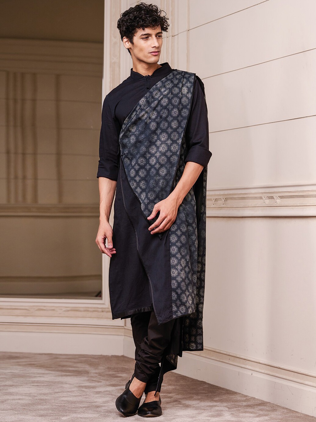 

Tasva Men Black Ethnic Motifs Printed Angrakha Cotton Draped Kurta & Churidar