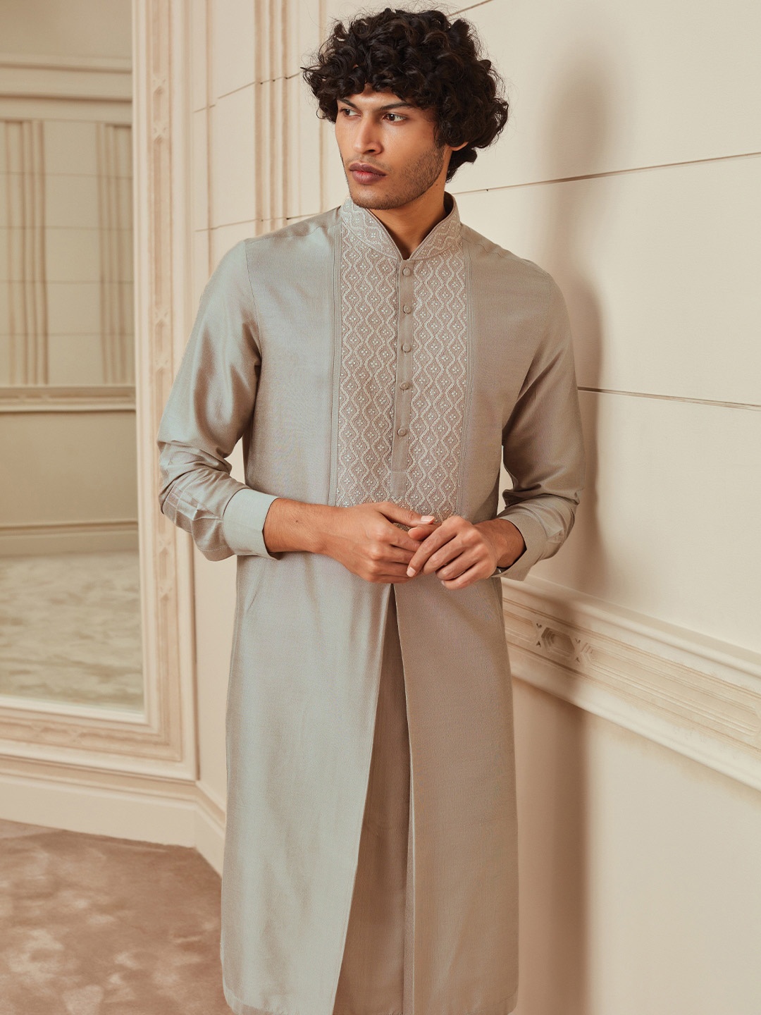 

Tasva Men Grey Jacquard Embroidered Collar Placket & Sleeves Front Pleat Kurta