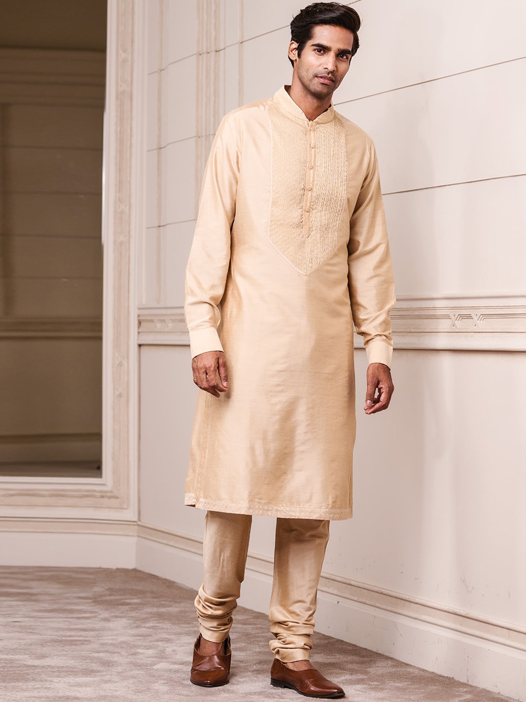 

Tasva Men Zari Pintucks Texturing Kurta Set, Rose