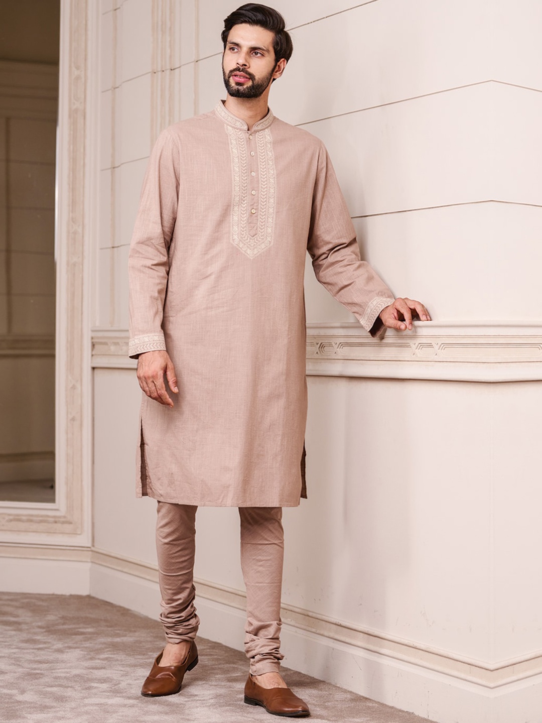 

Tasva Men Grey Ethnic Motifs Yoke Design Pure Cotton Kurta with Churidar