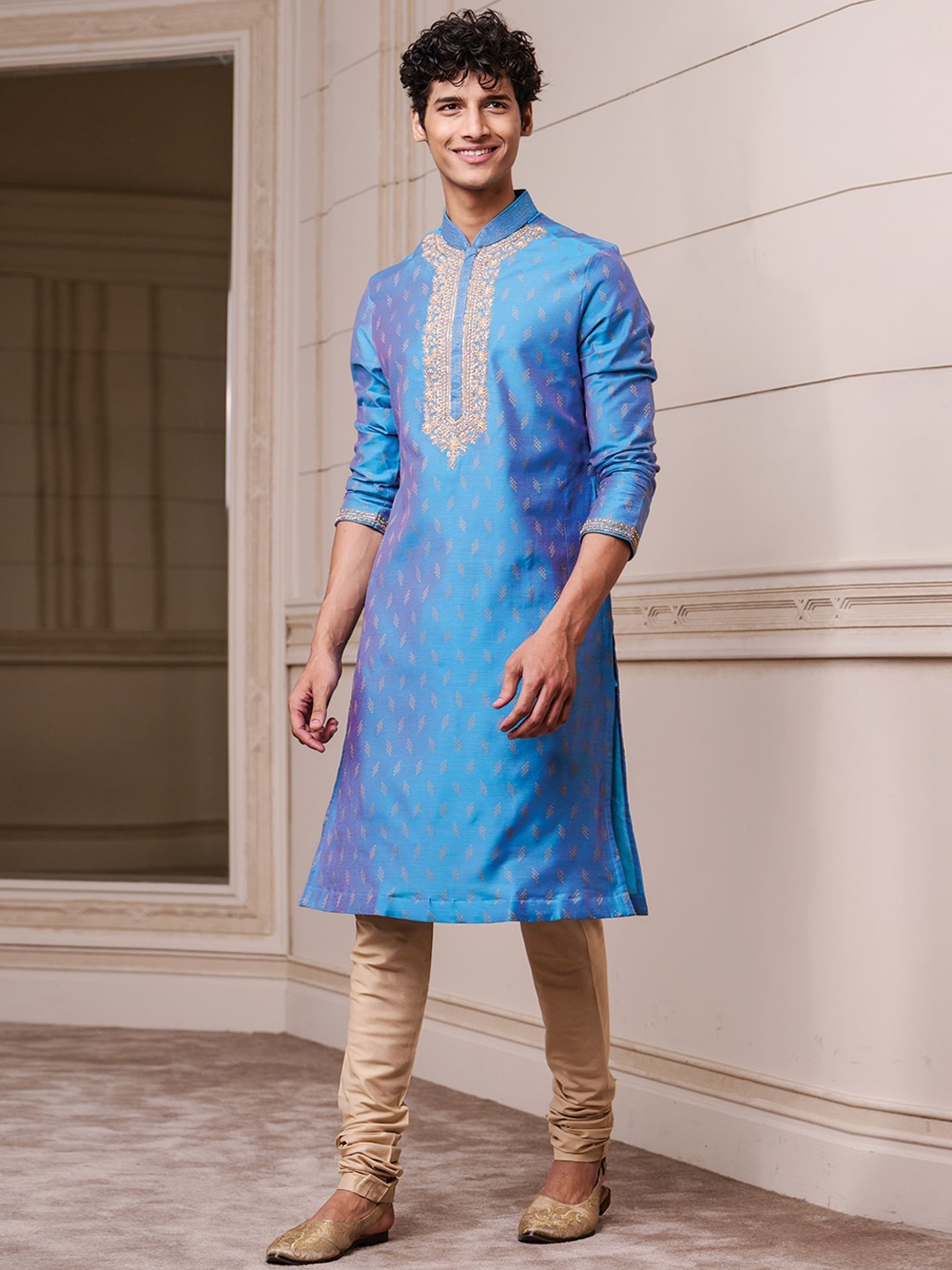 

Tasva Men Blue Floral Yoke Design Zari Jacquard Kurta with Churidar