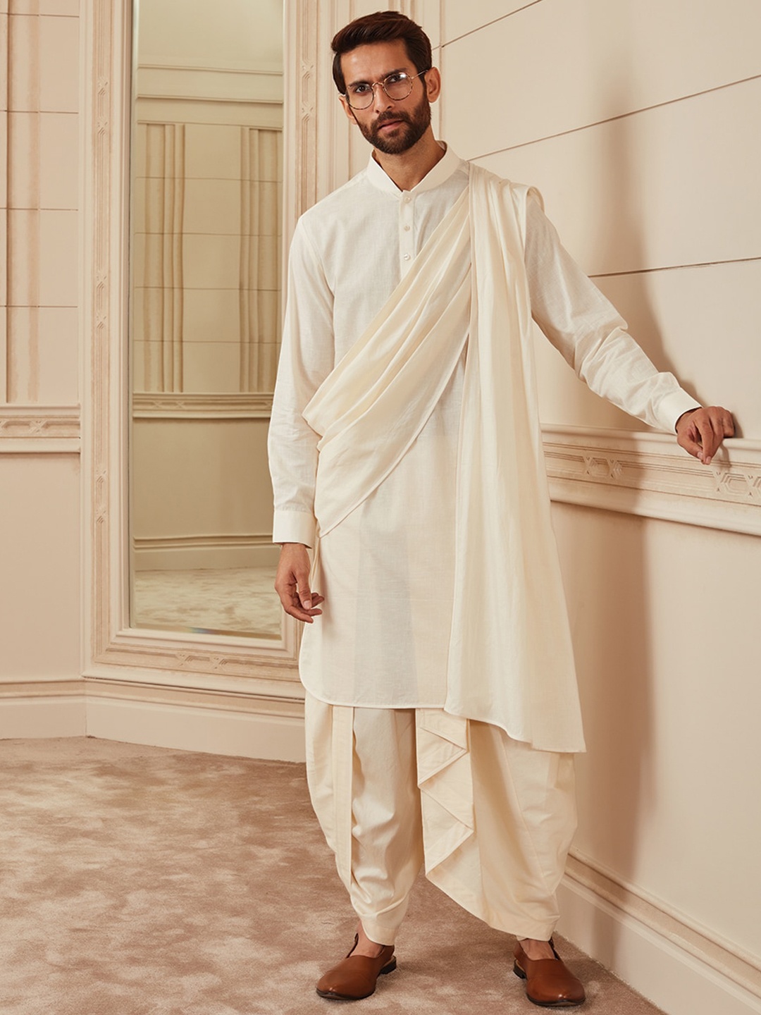 

Tasva Men Off White Pure Cotton Kurta with Dhoti Pants