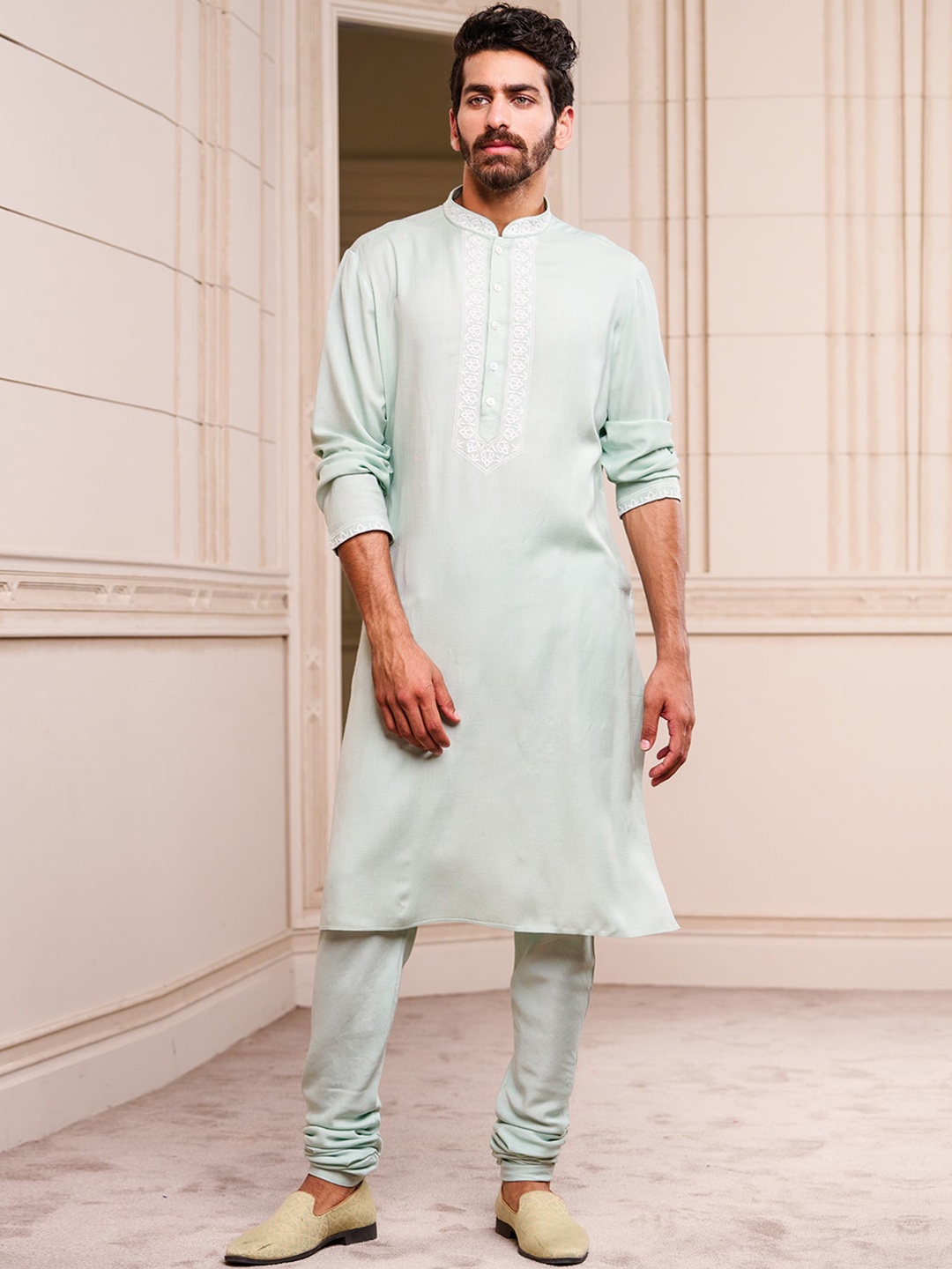 

Tasva Men Placket & Sleeves Embroidery Kurta Set, Green